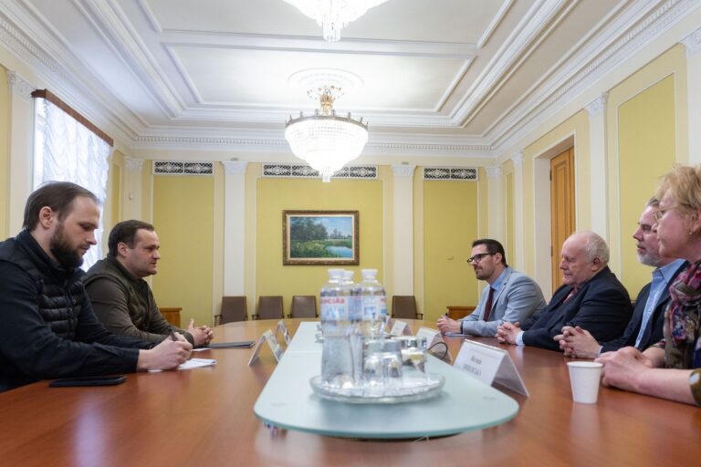 Сильні громади є важливим фактором стійкості України: Олексій Кулеба зустрівся з Ґеорґом Мільбрадтом