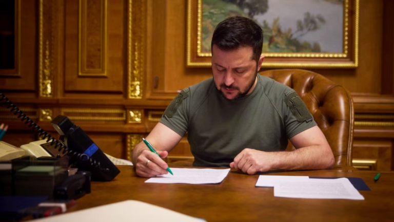 Президент України Володимир Зеленський підписав Закон «Про службу в органах місцевого самоврядування»