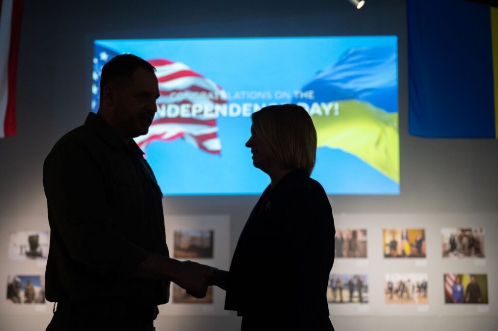 Chairman of the Presidium of the Congress Andriy Yermak, together with American diplomats and businessmen, visited an exhibition dedicated to Ukraine’s fight against Russian aggression and US assistance in this war