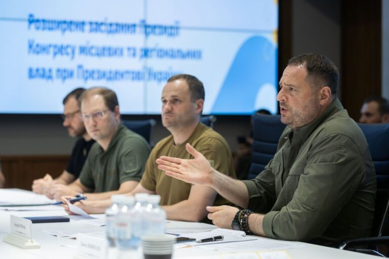 Маємо забезпечити нормалізацію життя там, де це можливо, не чекаючи перемоги вже зараз, – Андрій Єрмак