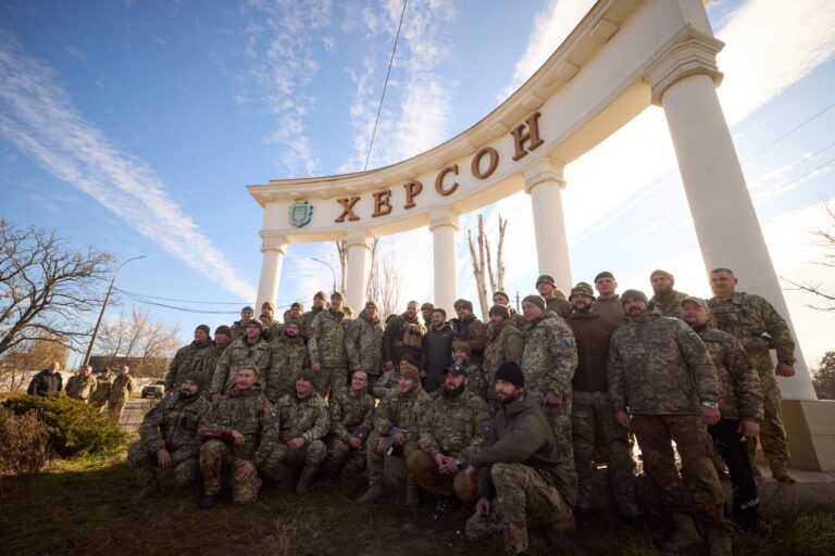 Рік після визволення Херсона: Президент України подякував Силам оборони та жителям міста
