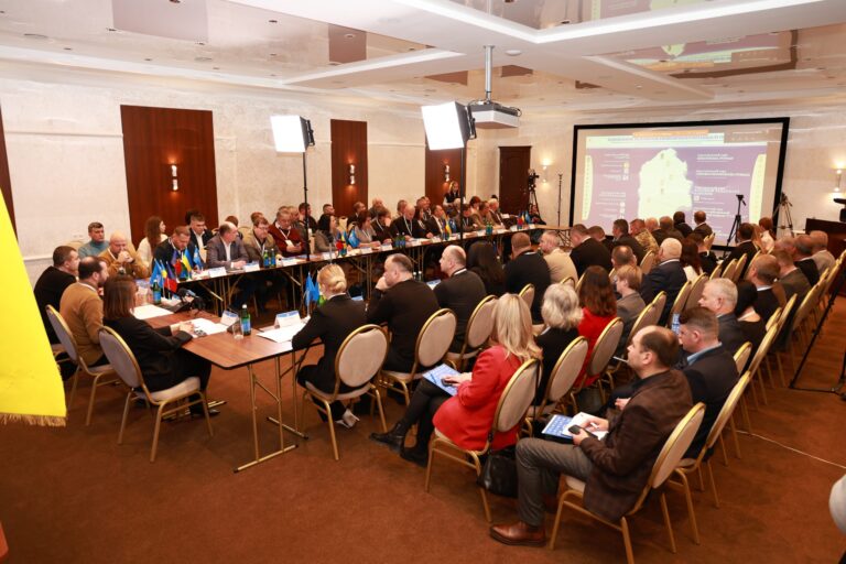 На засіданні Конгресу у Хмельницькій області обговорили механізми відновлення зруйнованих російською агресією об’єктів