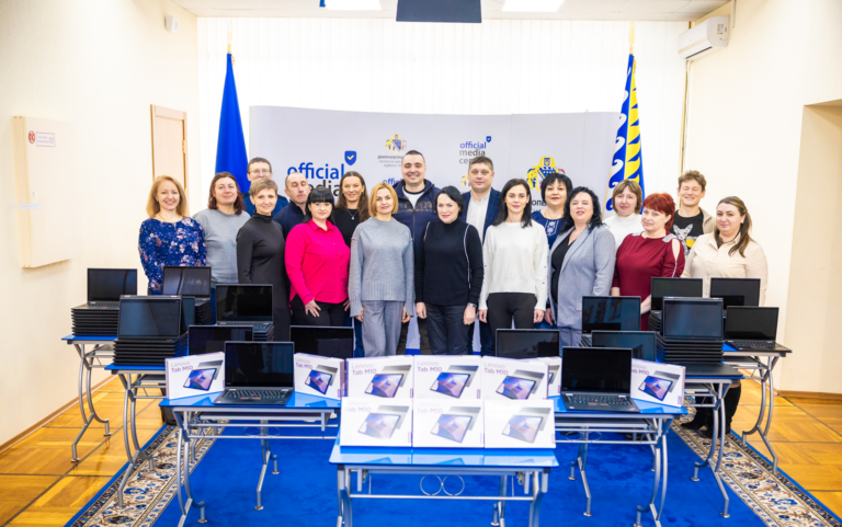 Міжнародні партнери передали ЦНАПам Дніпропетровщини партію технічного обладнання