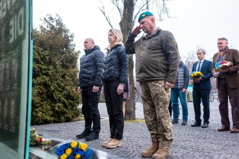 Дніпропетровщину з візитом відвідала міністерка оборони Нідерландів