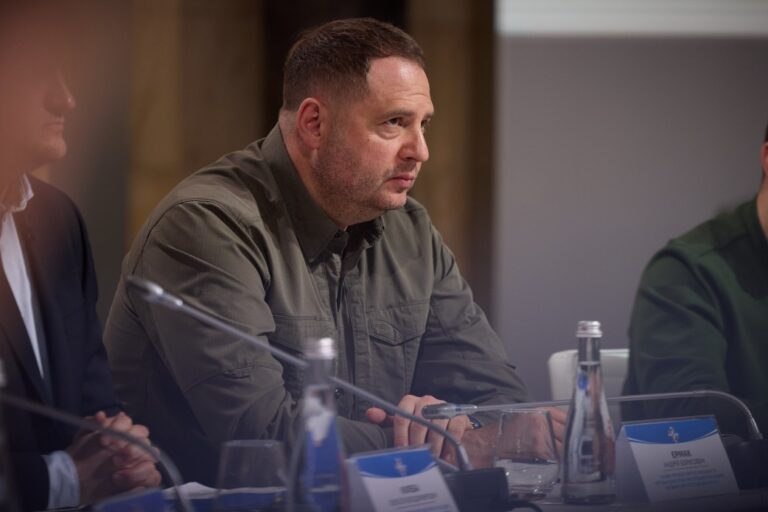 Необхідно проявляти максимум солідарності з регіонами, які постраждали від війни найбільше, – Андрій Єрмак