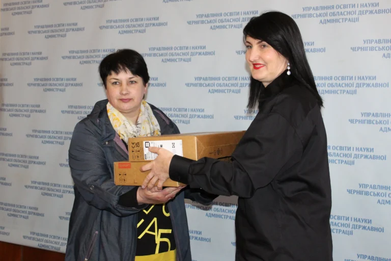 Шість освітніх закладів Чернігівщини отримали ноутбуки від німецьких партнерів