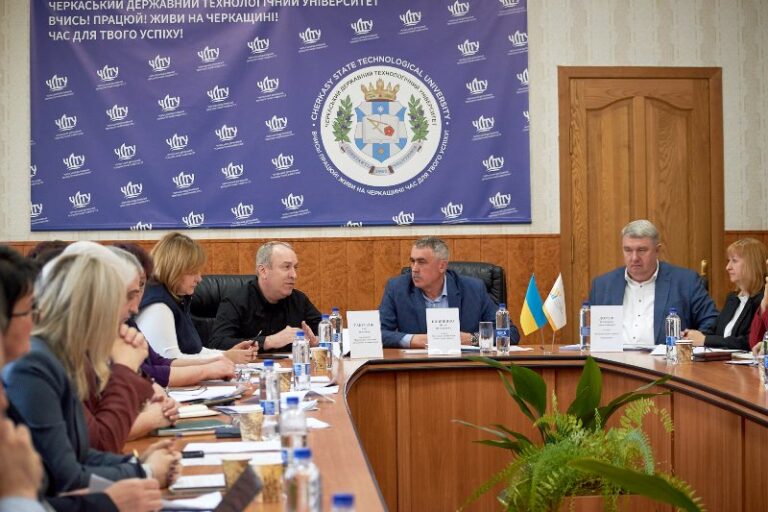 На Черкащині обговорили напрями взаємодії з роботодавцями задля економічної стабільності