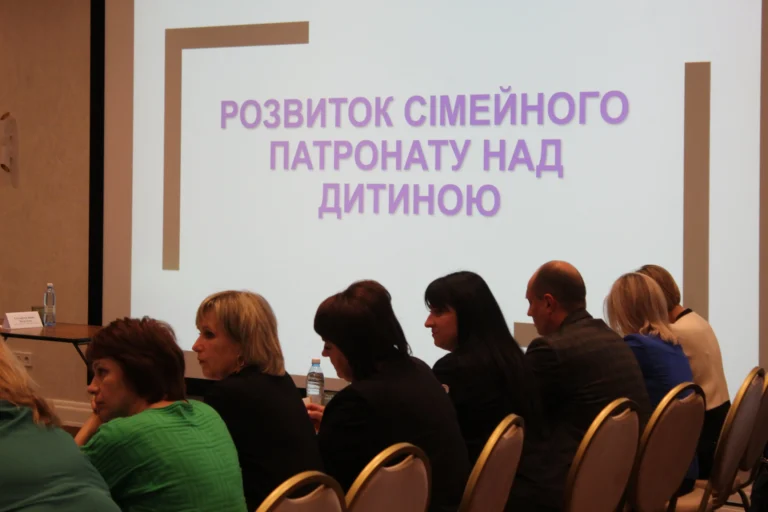 На Хмельниччині розпочався проєкт «Родина для кожної дитини: розвиток сімейного патронату»