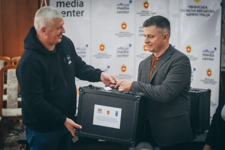 Ще вісім громад Рівненщини отримали «мобільні кейси» для виїзних адмінпослуг 