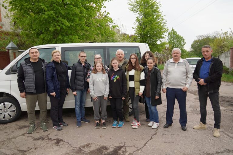 На Сумщині два будинки сімейного типу отримали мікроавтобуси від міжнародних партнерів