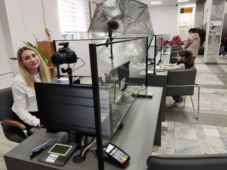 Оформлення біометричних паспортів та ID-карткок стало доступнішим у ЦНАПі Івано-Франківська
