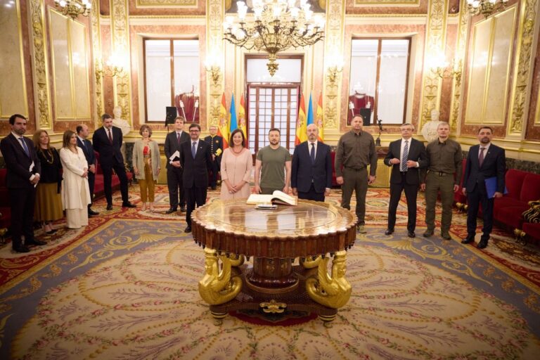 Підтримка та подяка: президент зустрівся із іспанськими парламентарями