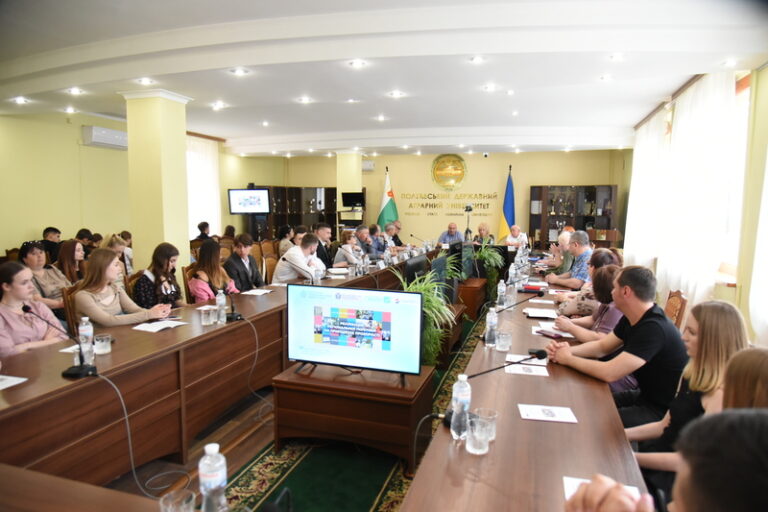 На Полтавщині провели круглий стіл на тему «Реалізація регіональної політики на принципах прозорості»