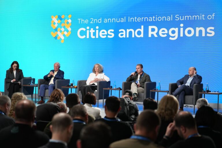Відбудова громад, співпраця з міжнародними партнерами та досвід українських регіонів: ключові тези тематичної панелі про відновлення та розвиток громад і територій