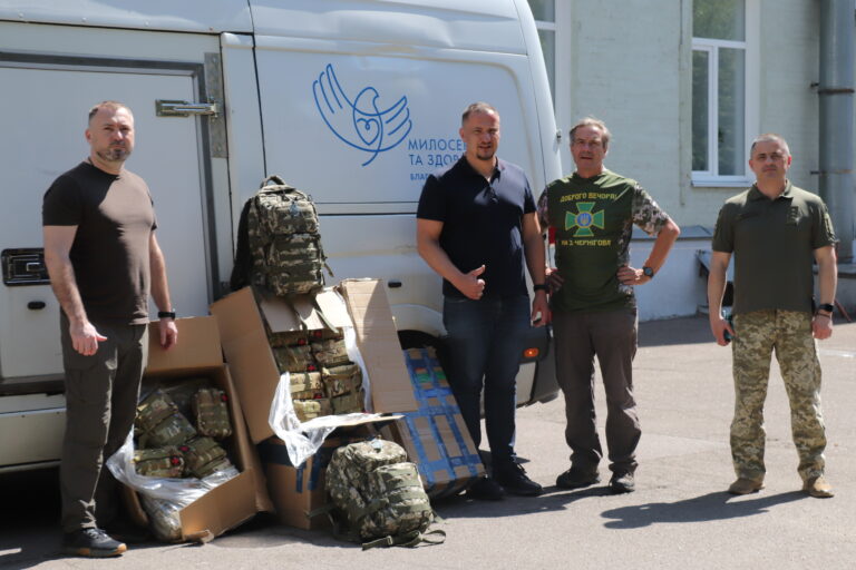 Воїни-прикордонники Чернігівщини отримали авто та медичний вантаж від британських благодійників