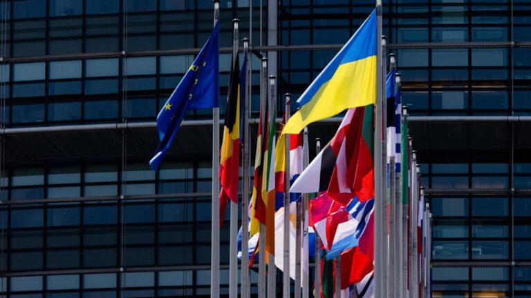 Президент підписав закон про міжнародне співробітництво громад