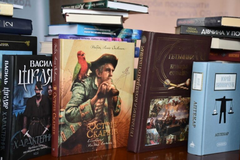 Житомирщина долучилася до благодійної акції «Підпиши та подаруй українську книгу Захиснику України»