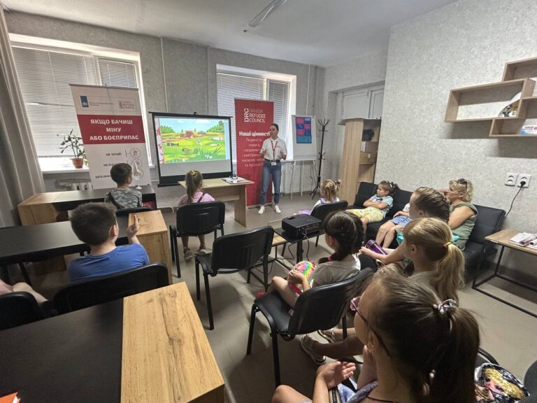 «Не чіпай, а клич на допомогу!»: у Вільнянській громаді дітей навчають мінній безпеці