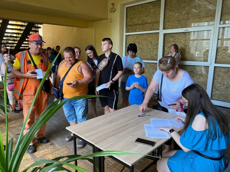 Переселенці Якимівської громади отримують гуманітарну допомогу від міжнародних партнерів