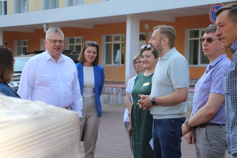 Від продуктів до дорогого обладнання та облаштування операційної: Латвія продовжує підтримувати Чернігівську обласну дитячу лікарню