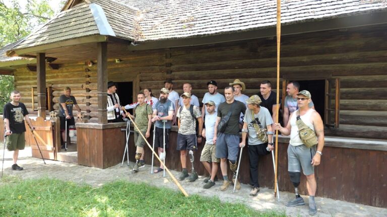 «Мандротерапія» для захисників, які проходять реабілітацію на Буковині.