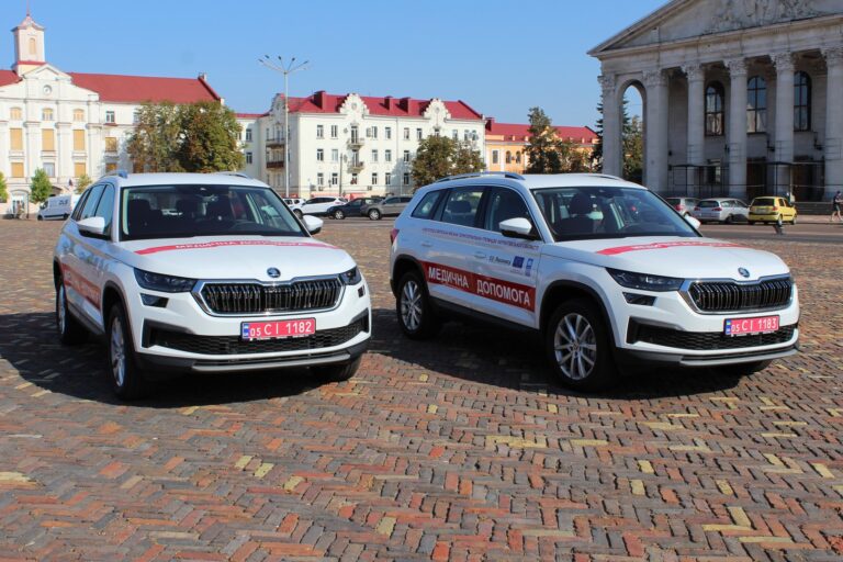 Сімейні лікарі двох прикордонних громад Чернігівщини отримали спеціалізовані автівки від ПРООН