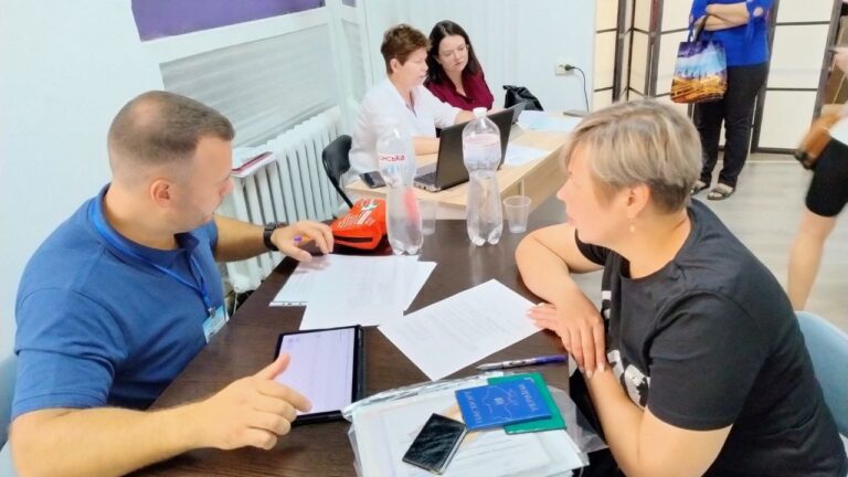 Комплексна матеріальна підтримка сімей: Розівська громада Запорізької області співпрацює з благодійниками