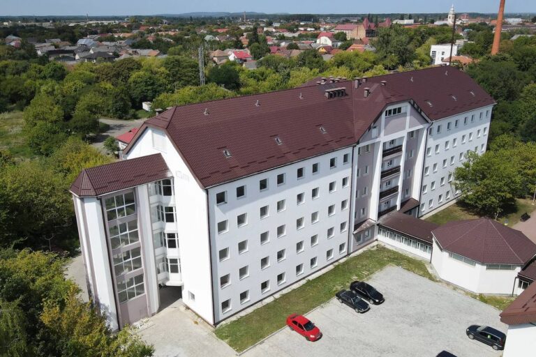 Фінішує будівництво нового корпусу районної лікарні в Берегові