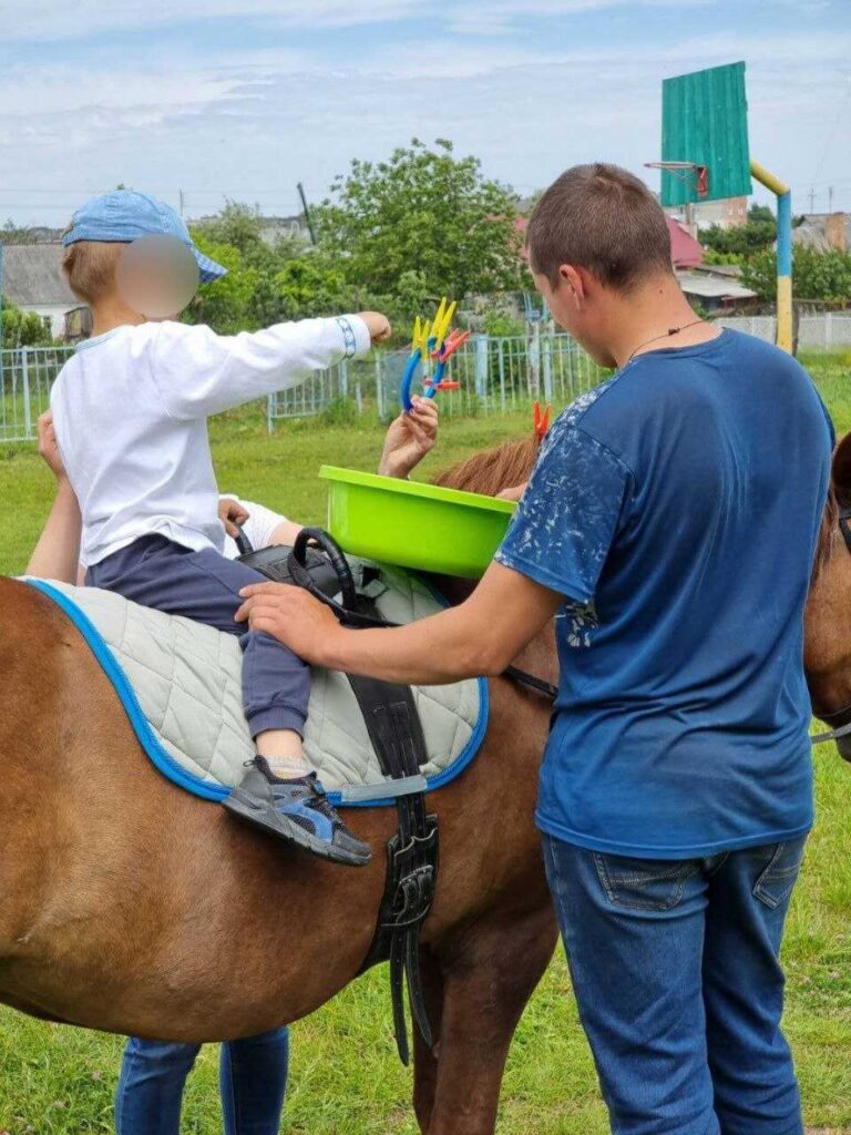На Рівненщині дітей з вадами розвитку лікують іпотерапією