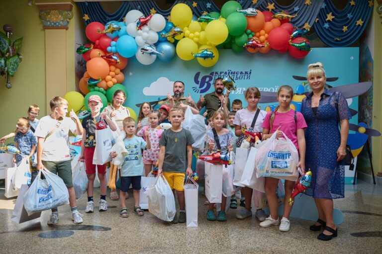 Понад 1000 дітей загиблих Захисників з Київщини отримали підтримку від підприємців до нового навчального року