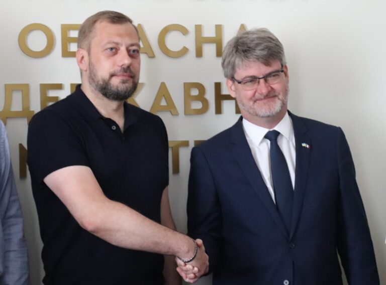 Три медзаклади Чернігівщини та агенція Expertise France підписали Угоди про реконструкцію