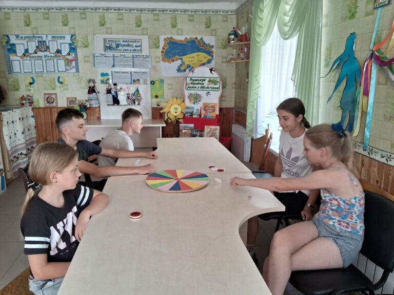 Розваги у бібліотеці: у Долинській громаді Запорізької області прищеплюють дітям любов до книжок у незвичний спосіб