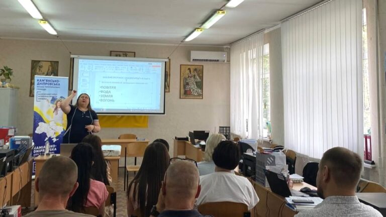 Фахівці Кам’янсько-Дніпровської та Водянської громад навчалися психологічної самодопомоги у кризових ситуаціях
