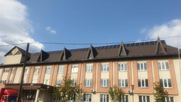 Лікарню на Закарпатті обладнали сонячними панелями