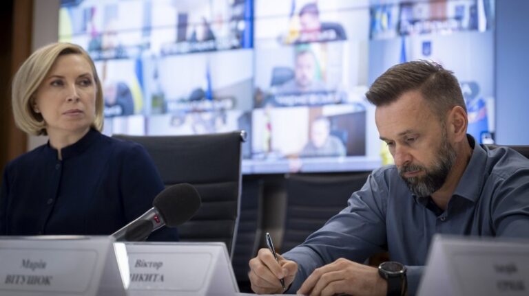 Керівник Офісу Президента Андрій Єрмак представив Віктора Микиту очільникам ОВА