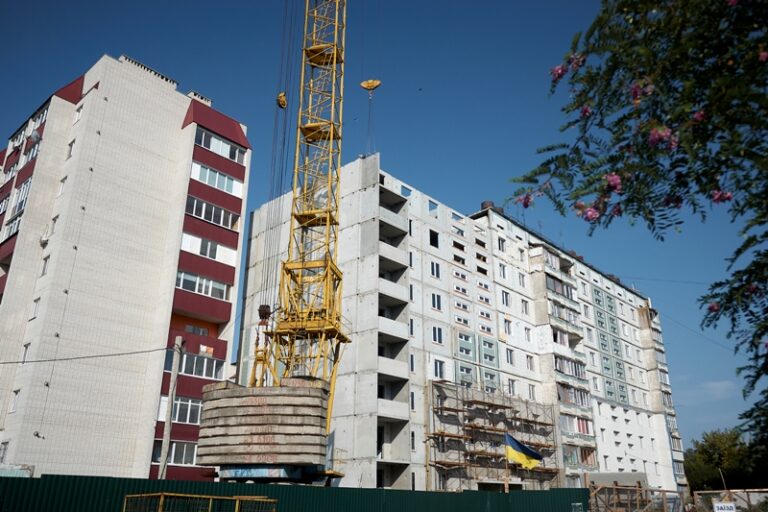 В уманському будинку тривають відновлювальні роботи