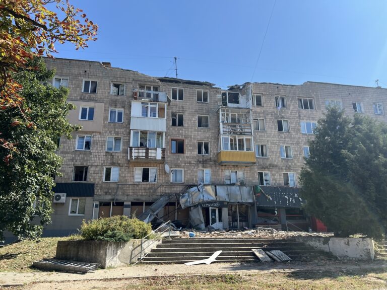 Міжнародна благодійна організація «Global Empowerment Mission» допоможе постраждалим від ракетного влучання у Луцьку