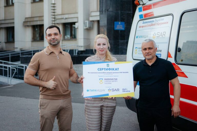 Укомплектований реанімобіль для Прикарпаття передали партнери з Одеси