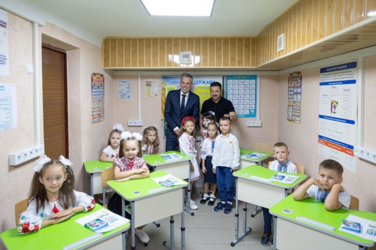 Зустрічі з дипломатами і новий навчальний рік: Володимир Зеленський відвідав Запоріжжя