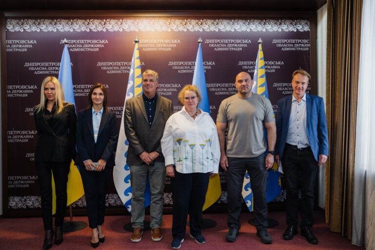 Безпекові виклики та співпраця: команда Дніпропетровської ОВА зустрілась з делегацією УВКБ ООН та послом Норвегії