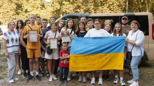 Діти з Тернопільщині зібрали кошти, на які купили автомобіль для ЗСУ