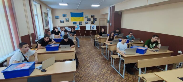 Завершено постачання обладнання від Уряду Японії для створення цифрових освітніх центрів