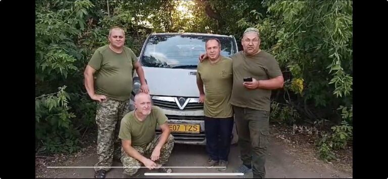 Жителі Роздольської громади Запорізької області допомогли військовим відремонтувати авто