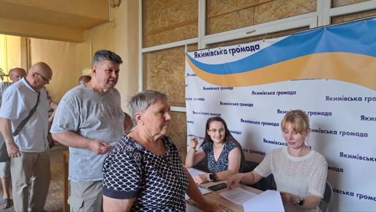 Підтримують своїх мешканців попри все: в Якимівській громаді Запорізької області видали 159 гуманітарних наборів