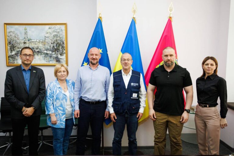 Підтримуватимемо Україну стільки, скільки треба: у Харківській ОВА відбулася зустріч із представниками ВООЗ