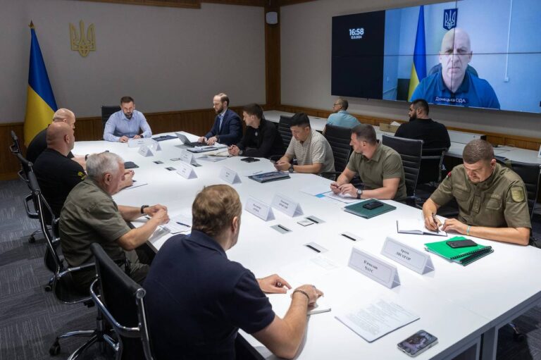 Віктор Микита провів робочу нарада з очільниками прифронтових регіонів