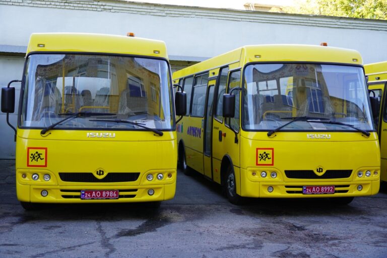 Дев’ять громад Сумщини отримали шкільні автобуси