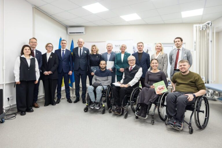 Рівненський обласний госпіталь ветеранів зміцнює співпрацю зі шведською фундацією Spinalis