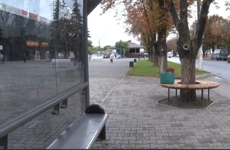 У Павлограді транспортні зупинки облаштовують електронними табло та камерами