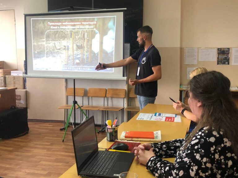 Жителі Новобогданівської громади Запорізької області навчалися уникати ризиків, пов’язаних з вибухонебезпечними предметами